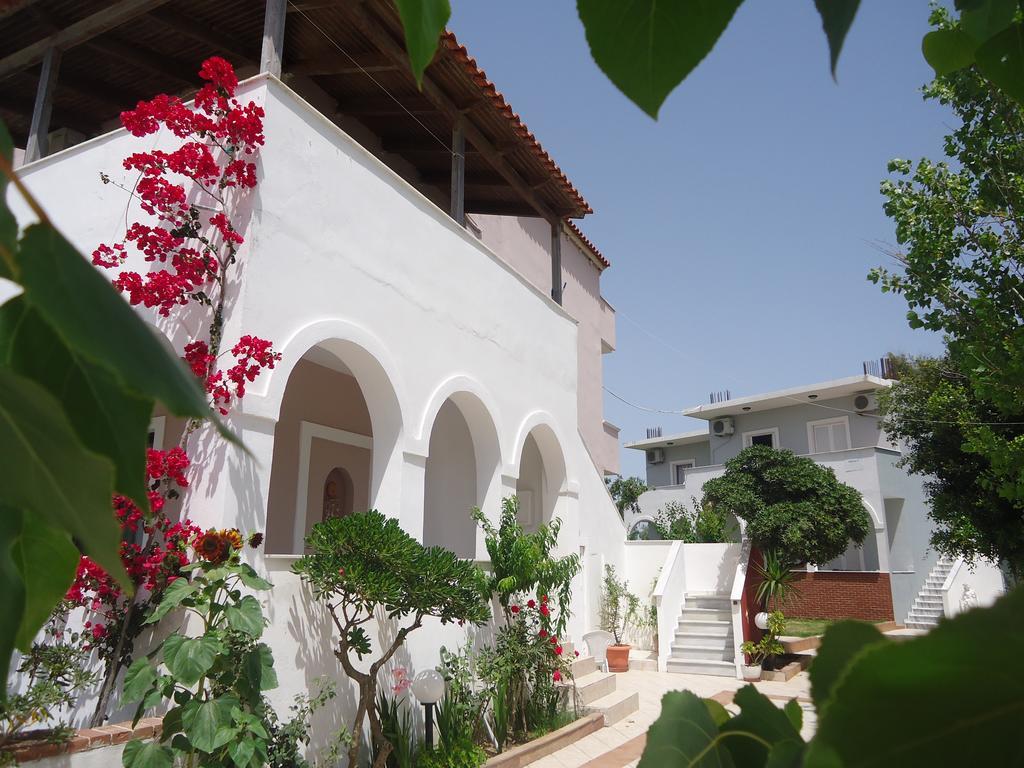 Ostria Apartments Kalamákion エクステリア 写真