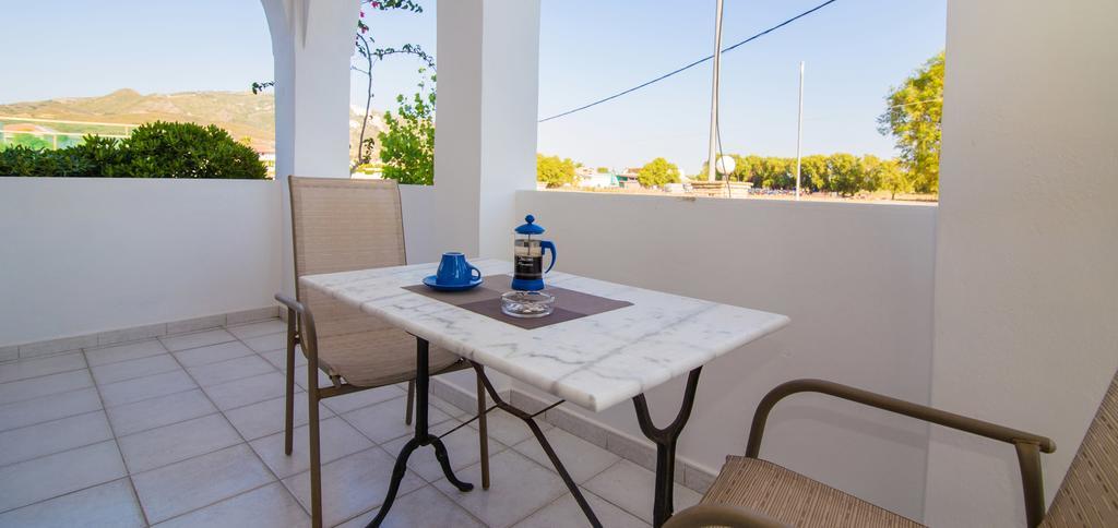 Ostria Apartments Kalamákion エクステリア 写真